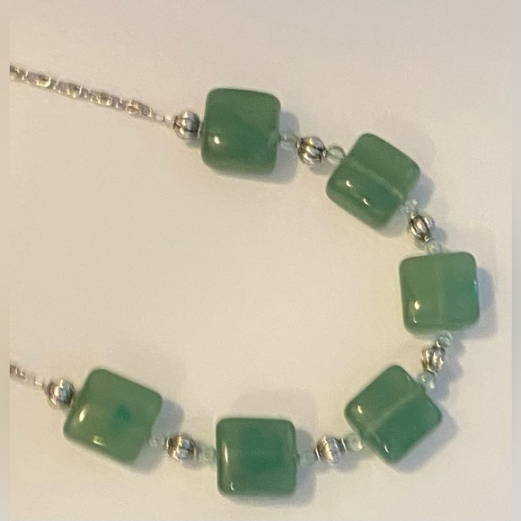 NEW Soft green pillow bead statement necklace - Picture 4 of 4